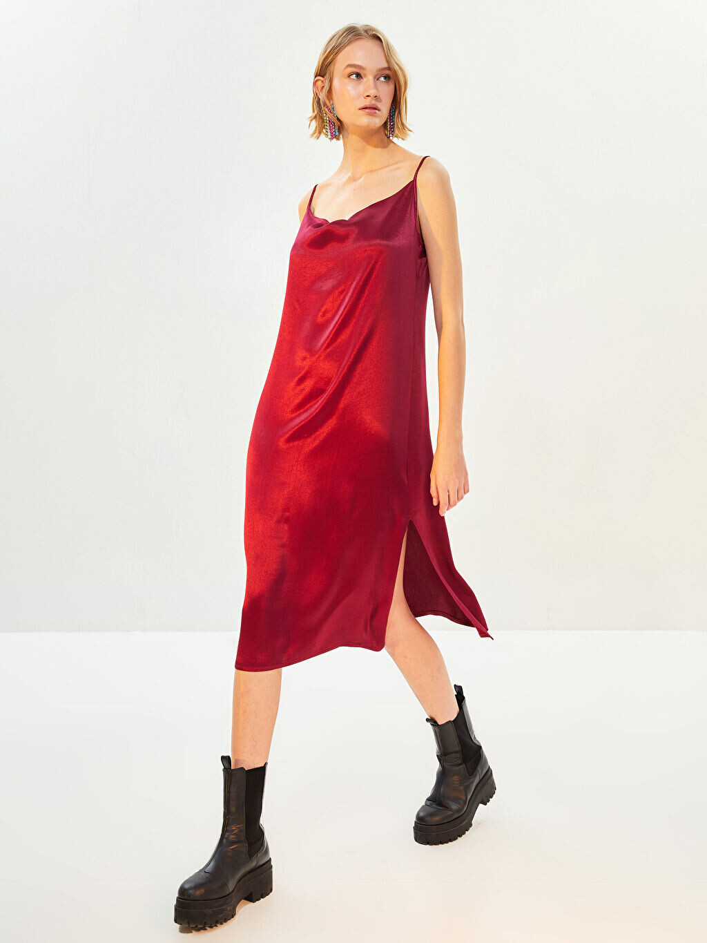 

Женское платье из вискозы с струящимся воротником и ремешками Xside