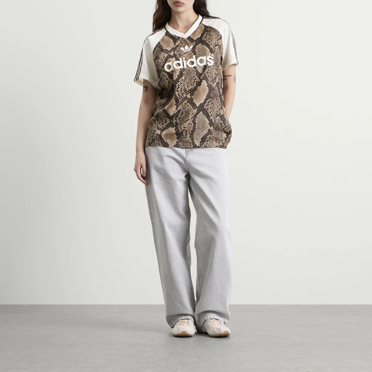 Женская футболка с принтом Satin Jersey Adidas, Linen & Magic Beige — фото 4