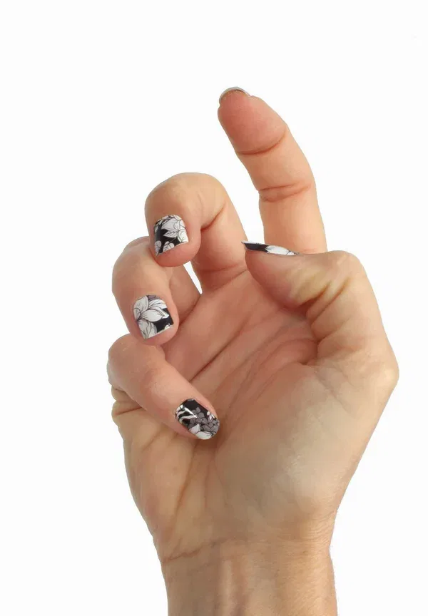 Наклейки для ногтей с цветочным рисунком, модель Flower Mood, Vargu, Black & White 12 г — фото 4