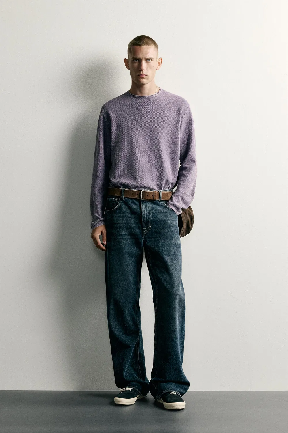 Джемпер Свободный крой, фактурная ткань, эффект потертости. ZARA, 683