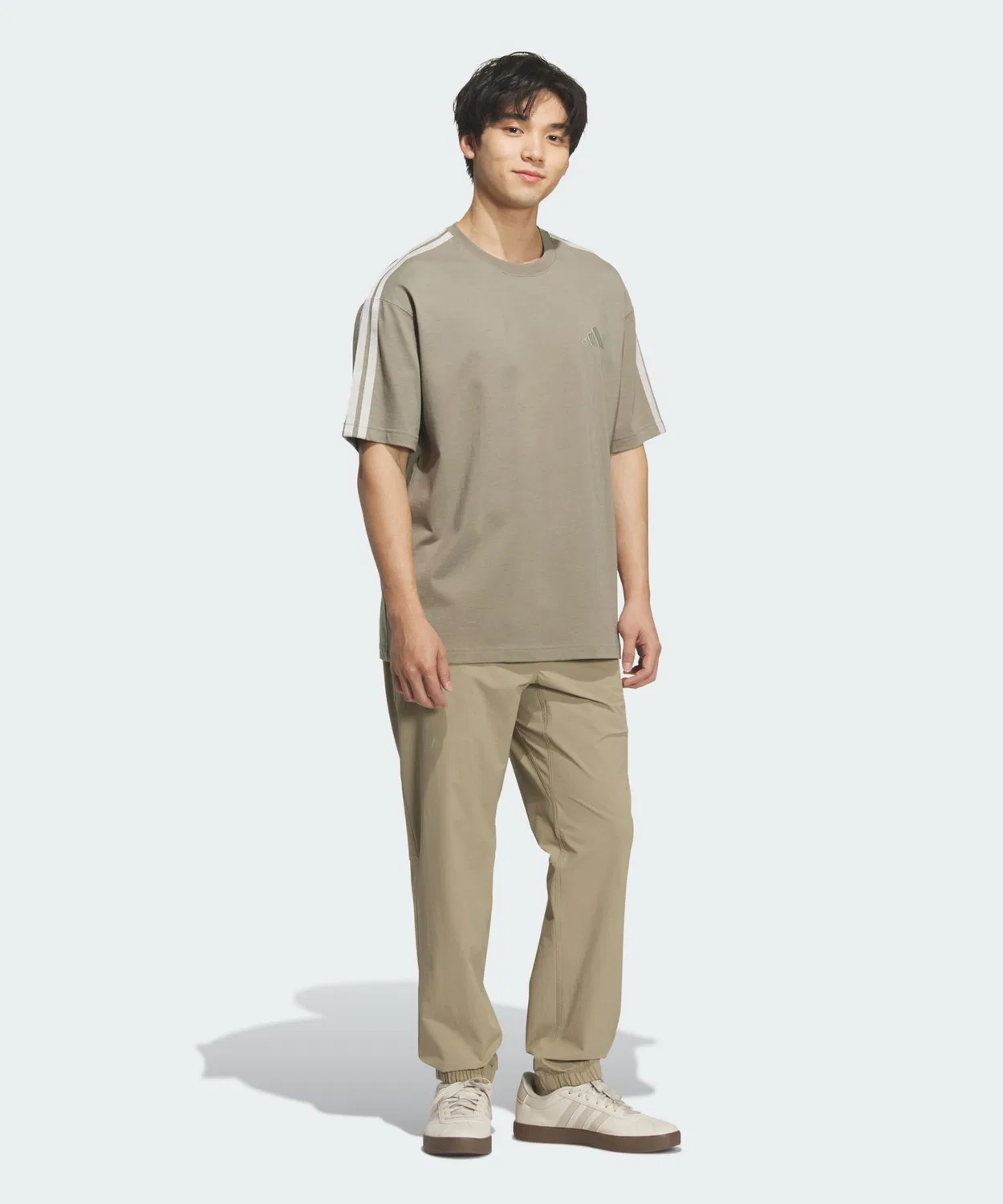 Мужская футболка свободного кроя с принтом три полосы Essentials Plus Adidas, Brown — фото 3