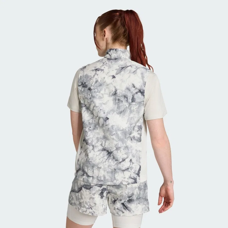 Жилет для бега Own The Run Spray Dye Vest adidas, Серо-черный — фото 2