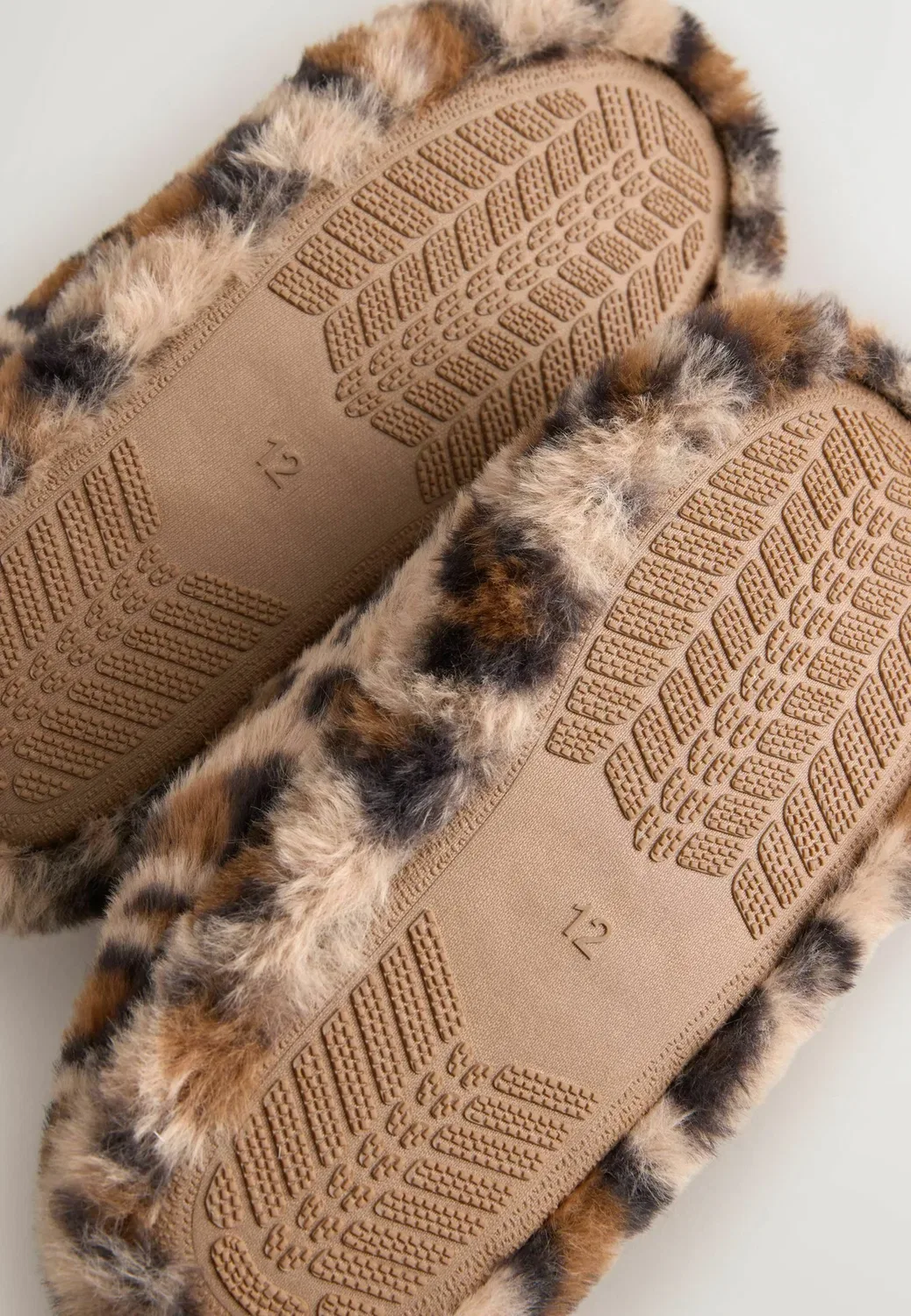 Мюли стандартного кроя - тапочки-мюли из искусственного меха Next, Leopard Print — фото 4