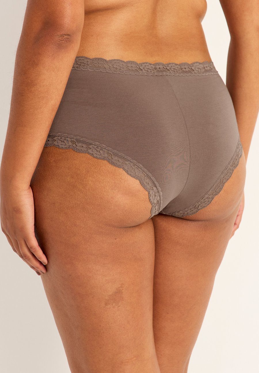 

Трусы Cellbes of Sweden 3 PACK WITH BRAZILIAN CUT, Light Pink/Nougatwhite/Light Pink