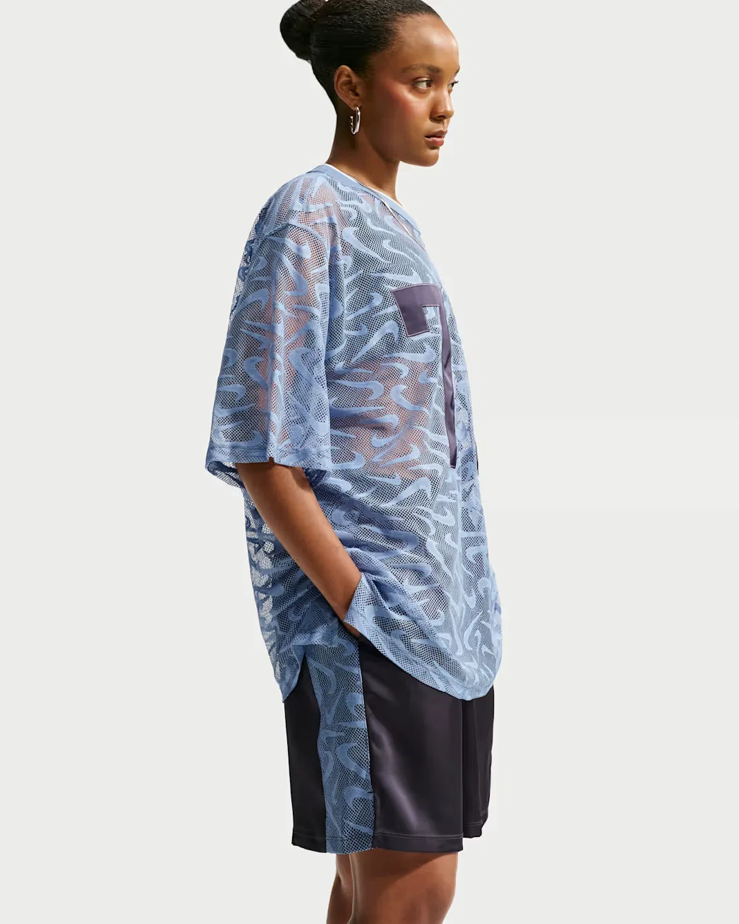 Женская футболка оверсайз Nike Sportswear Chill Lace, Work Blue/Gridiron/White — фото 3
