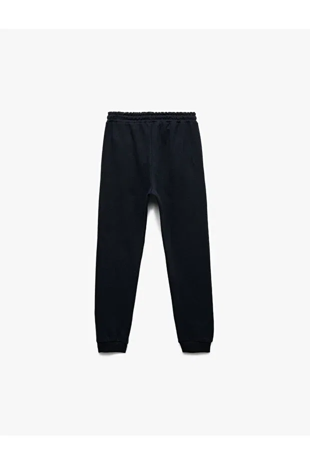 Детские спортивные штаны для мальчиков с принтом Printed detailed pocketed fleece-lined jogger sweatpants Koton, Navy Blue — фото 2