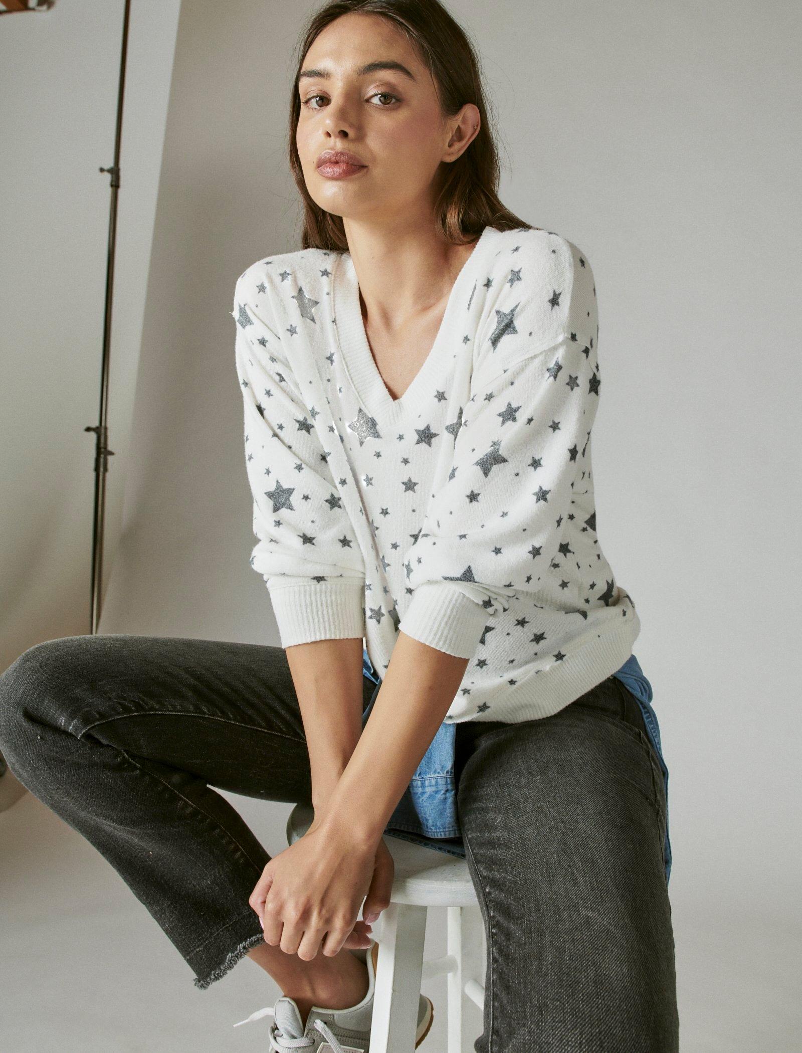 

Lucky Brand Женская футболка с длинным рукавом и V-образным вырезом, белый