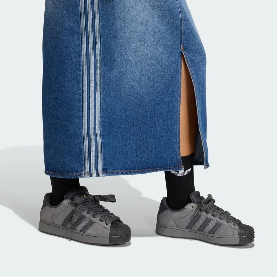 Юбка-карандаш джинсовая с принтом 3 Stripes adidas Originals, Синий — фото 4