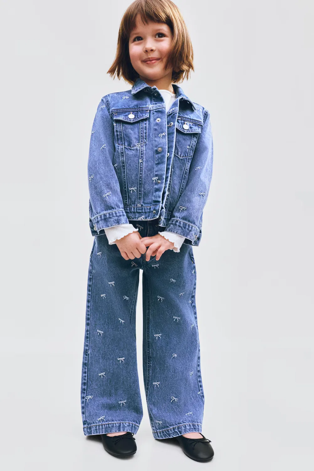 Джинсовая куртка с вышивкой H&M, Denimblau/Schleifen — фото 2