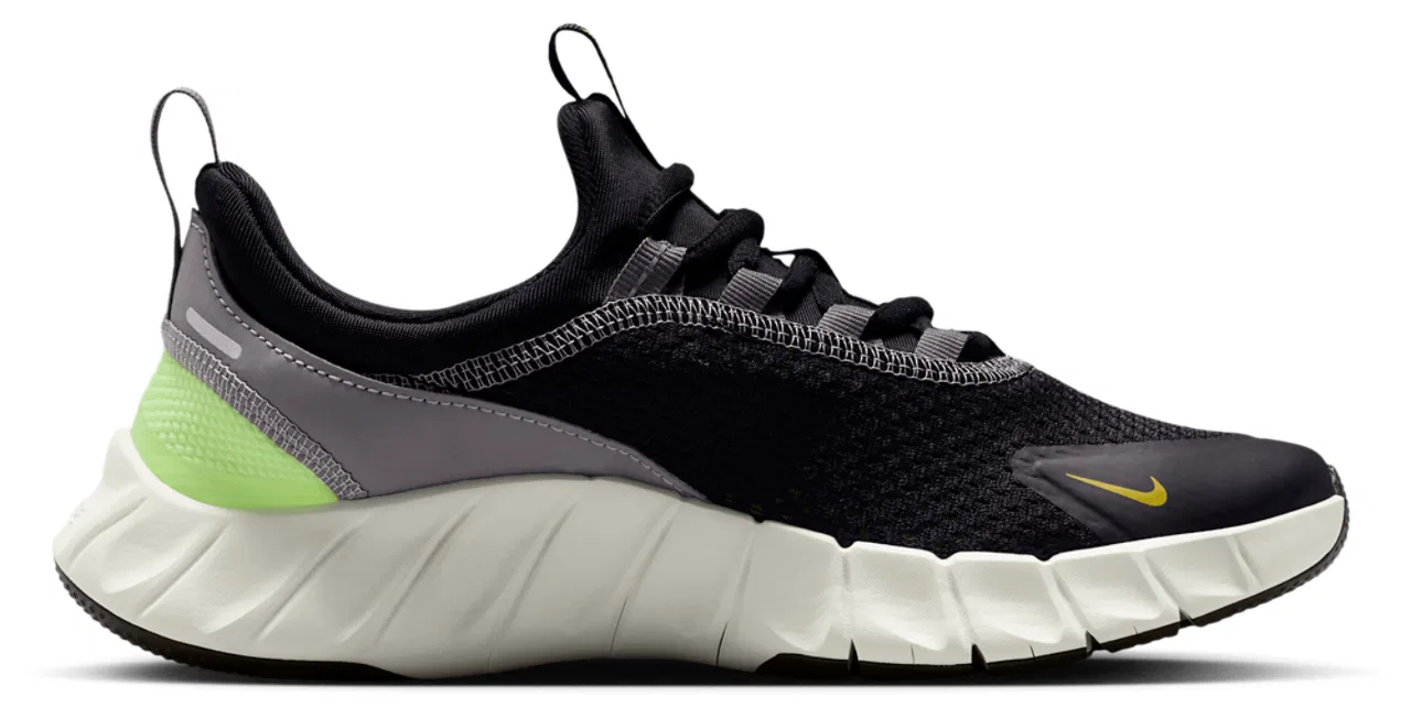 Кроссовки для мальчиков Free Ride Nike, цвет Black/Pencil Point/Saffron Quartz
