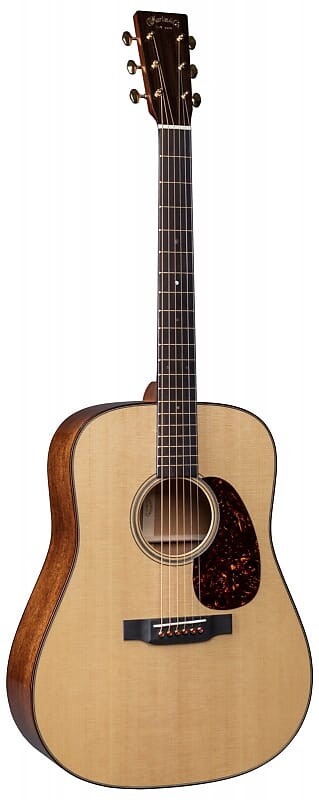 

Martin D-18 Modern Deluxe с системой Vintage Tone System (VTS) из ситкинской ели и жестким футляром Ply