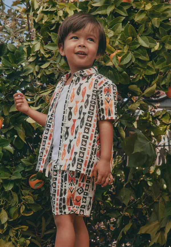 Комплект из рубашки и шорт с принтом, Animals, Regular fit - short sleeve aop shirt and shorts set, Next, Ecru all over print fish, экрю — фото 2