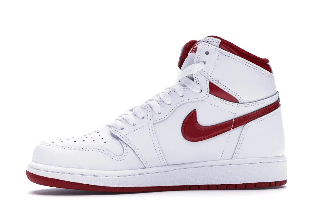 Детские кроссовки высокие с перфорацией Jordan 1 Retro Jordan, White/Varsity Red — фото 3