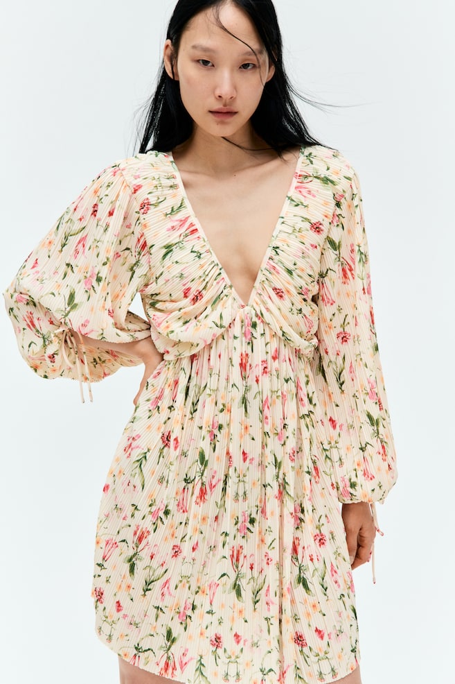 

Плиссированное платье H&M, мультиколор