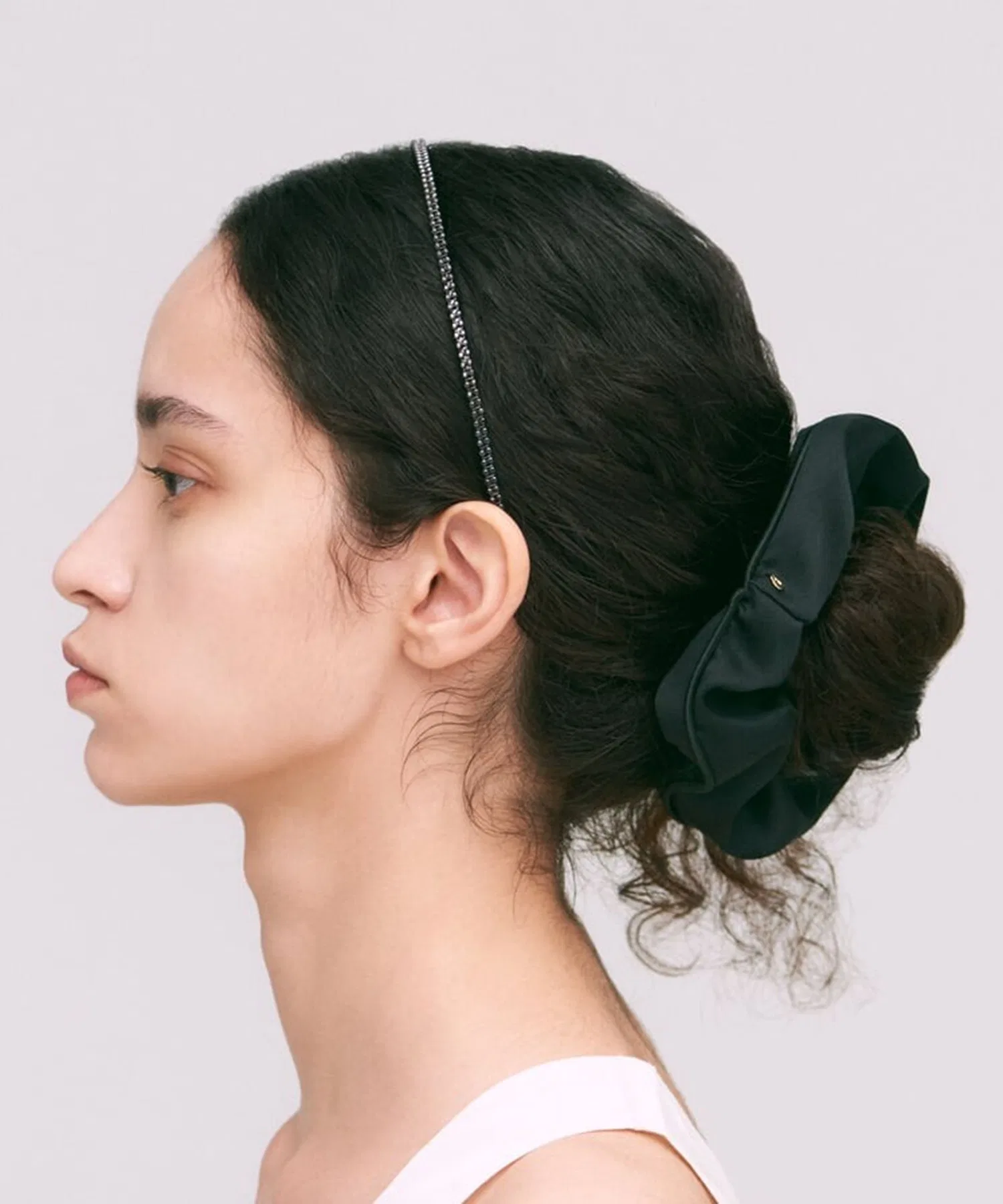 Шелковый шуш IRIS47 Lily Scrunchie, черный