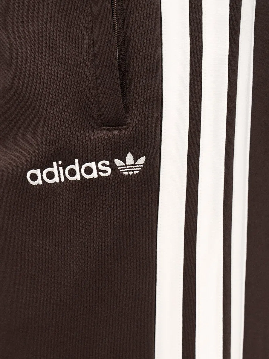Брюки ADIDAS ORIGINALS свободного кроя 'MUC' шоколадного цвета — фото 3