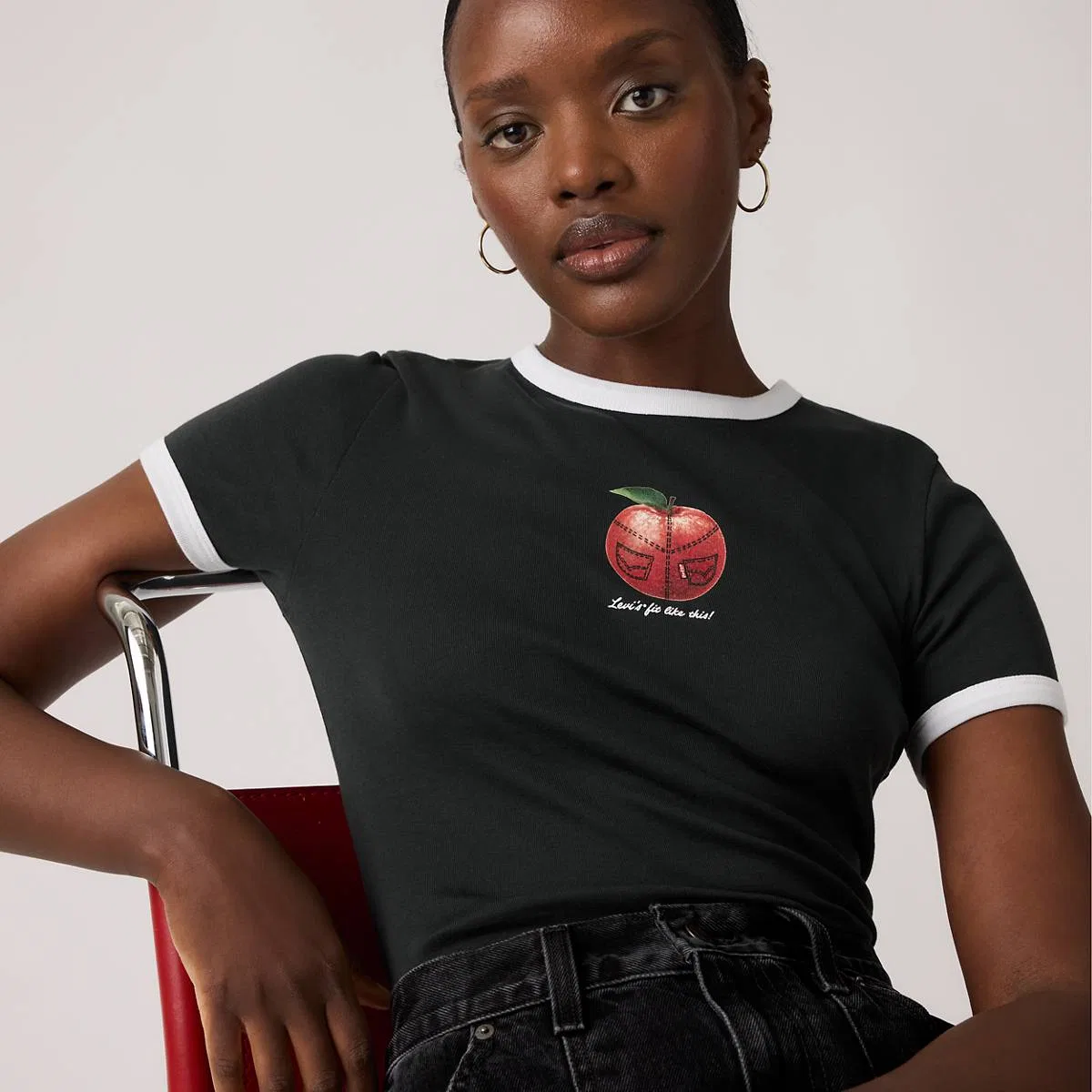 Футболка с графическим логотипом Rickie Levi's, Archival Apple Pirat - Black — фото 2