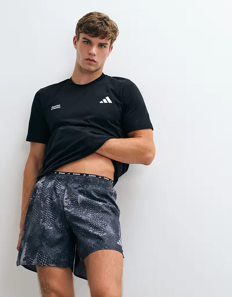 Беговые шорты Adidas с графическим принтом, черно-серые