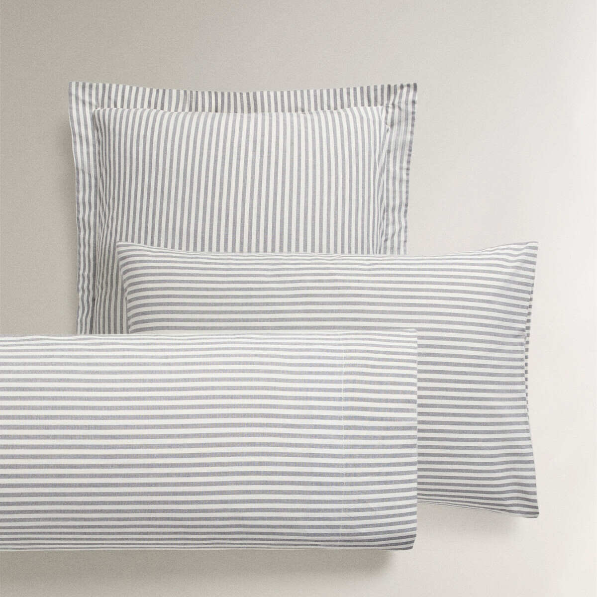 

Наволочка Zara Home With Narrow Stripes, серый