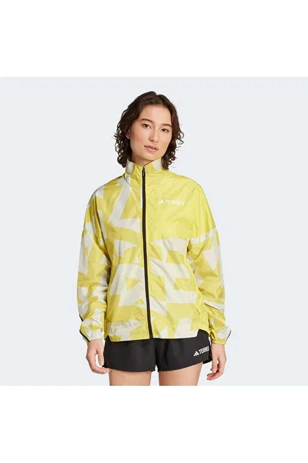 Женская ветровка с длинным рукавом Terrex multi printed wind jacket Adidas, Pure Sulfur / Linen Green