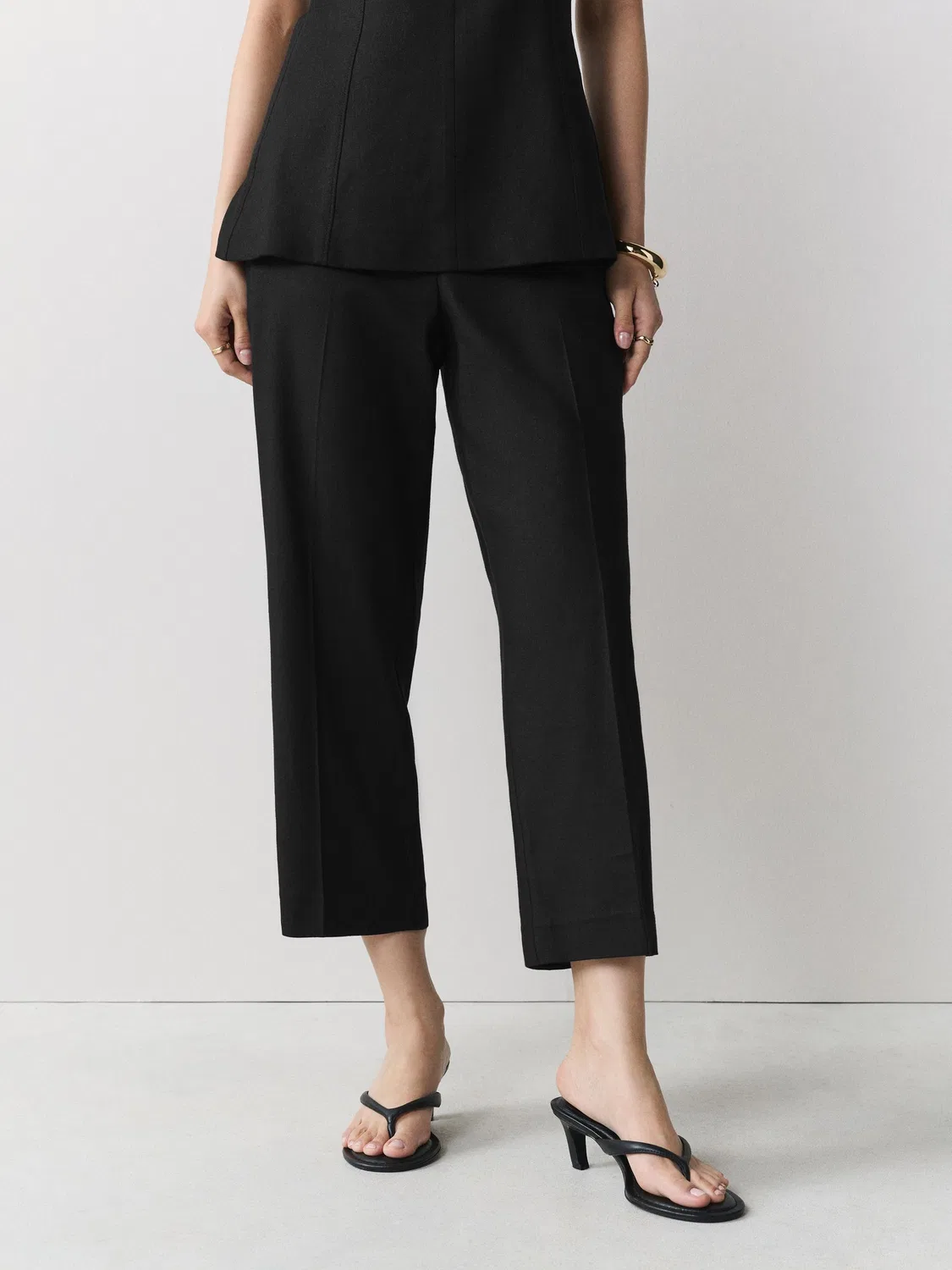 Брюки укороченные зауженные с льном, модель Cropped Slim Tailored Next, черный — фото 2