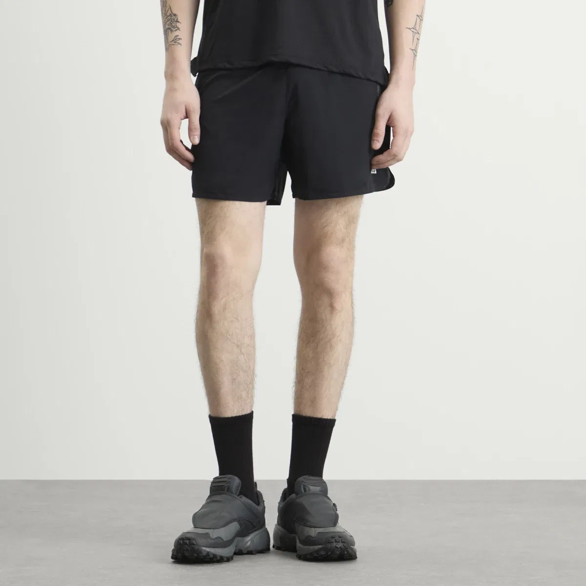 Шорты Nike ACG Second Sunrise, Black Anthracite & Summit White — фото 2