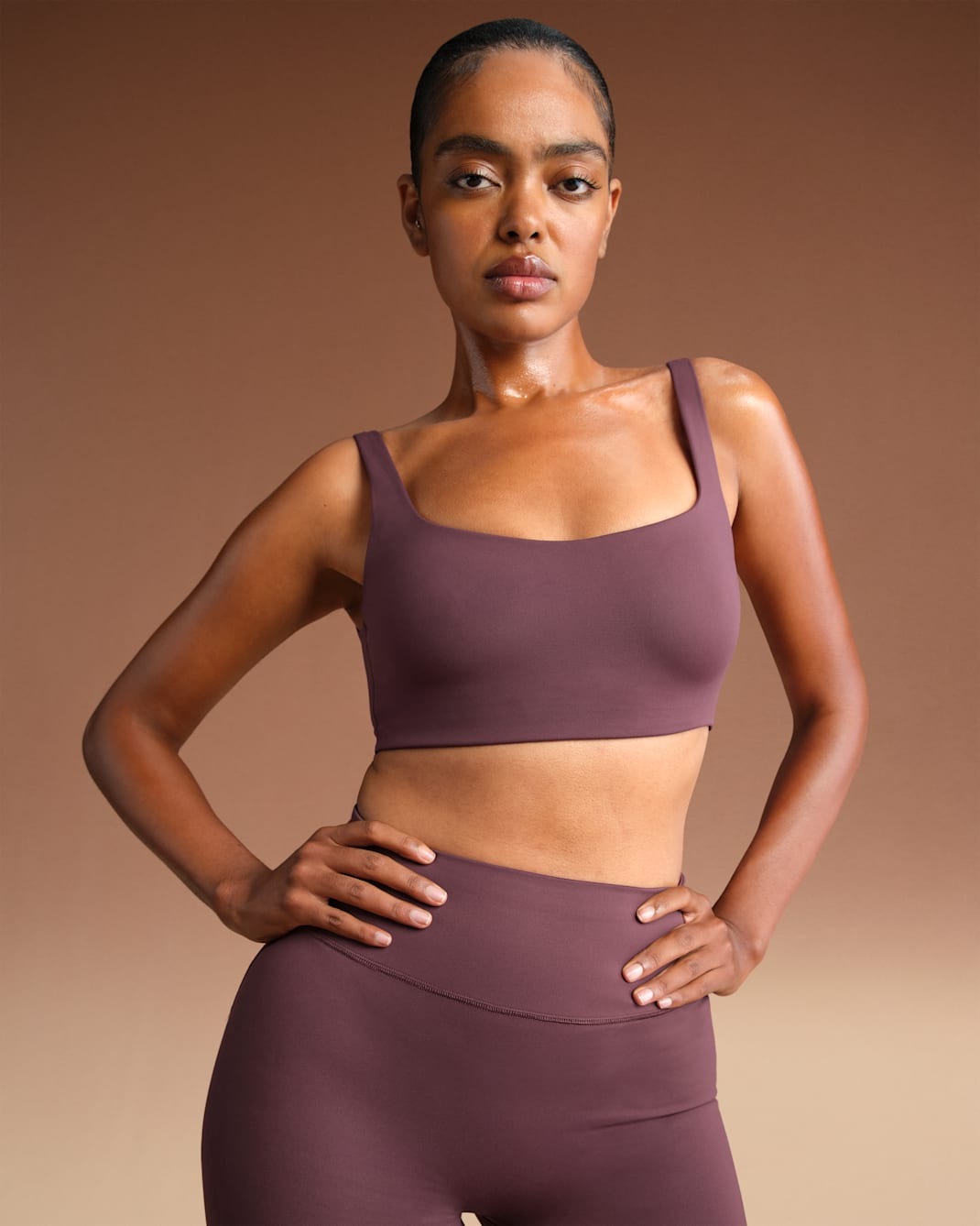 

Спортивный топ NikeSKIMS Matte Women's Scoop-Neck, смородиновый