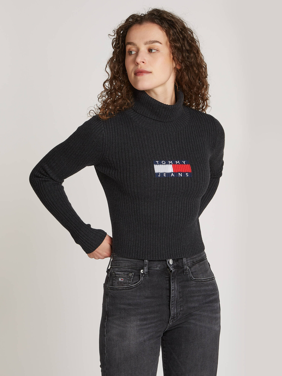 

Свитер Tommy Jeans Slim Fit, цвет grafite
