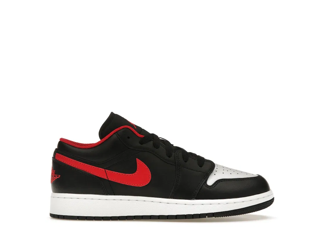 Детские кроссовки lifestyle с белым носком Jordan 1 Low Jordan, Black/Fire Red/White