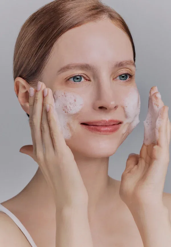 Пенка для умывания для сухой и чувствительной кожи Cleansing foam Whamisa 150 мл — фото 3
