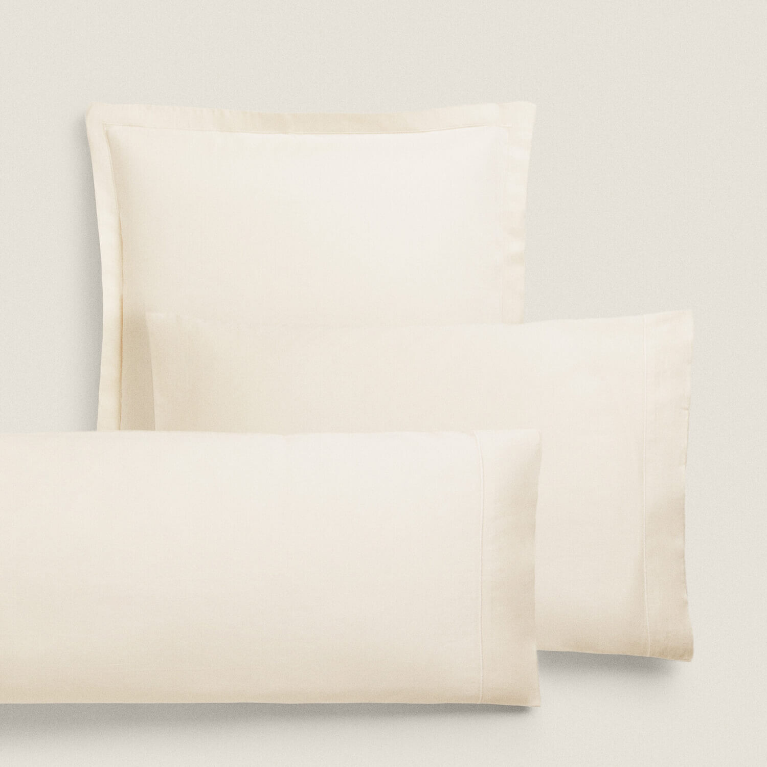 

Сатиновая наволочка с отделкой Zara Home, 300 нитей, экрю