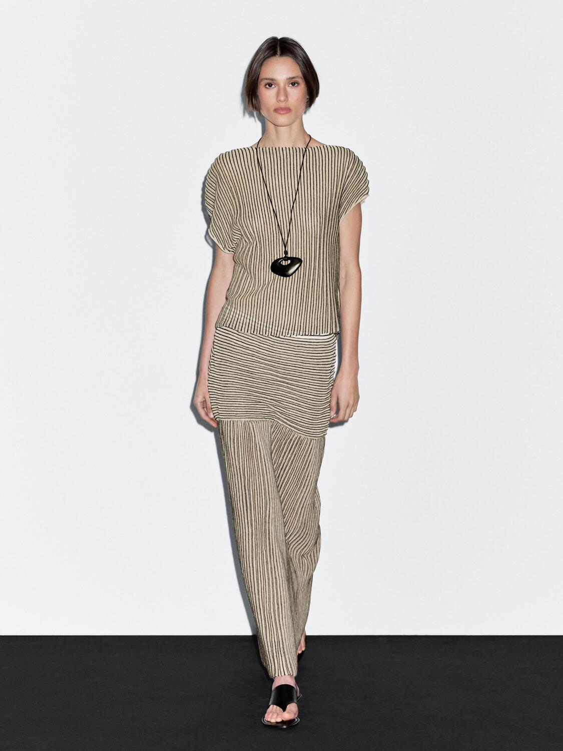 

Свободный плиссированный топ с пестрой отделкой Massimo Dutti, бежевый