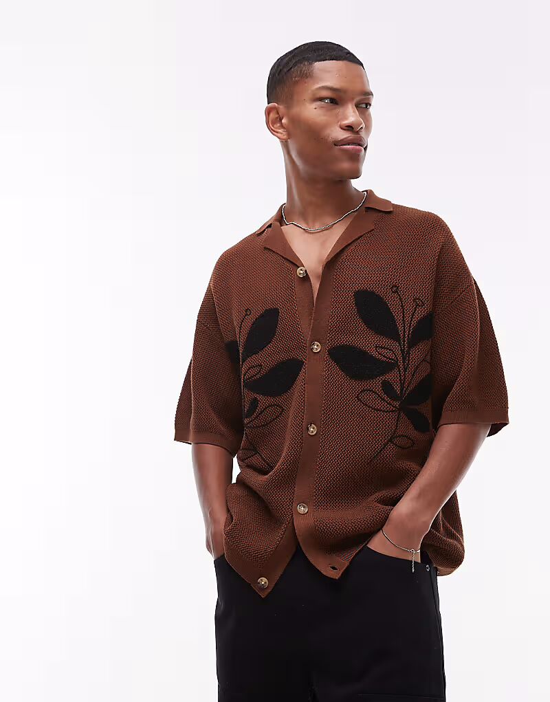 

Свободная трикотажная рубашка Topman Revere с цветочной аппликацией коричневого цвета