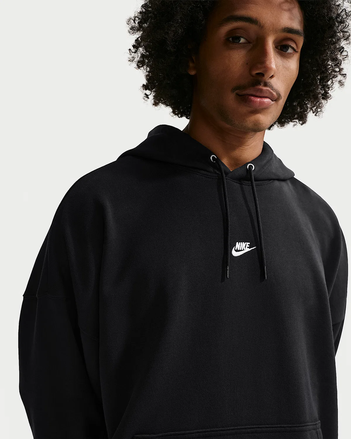 Мужской оверсайз худи из французского футера Nike Sportswear Club, Black/Black/White — фото 3