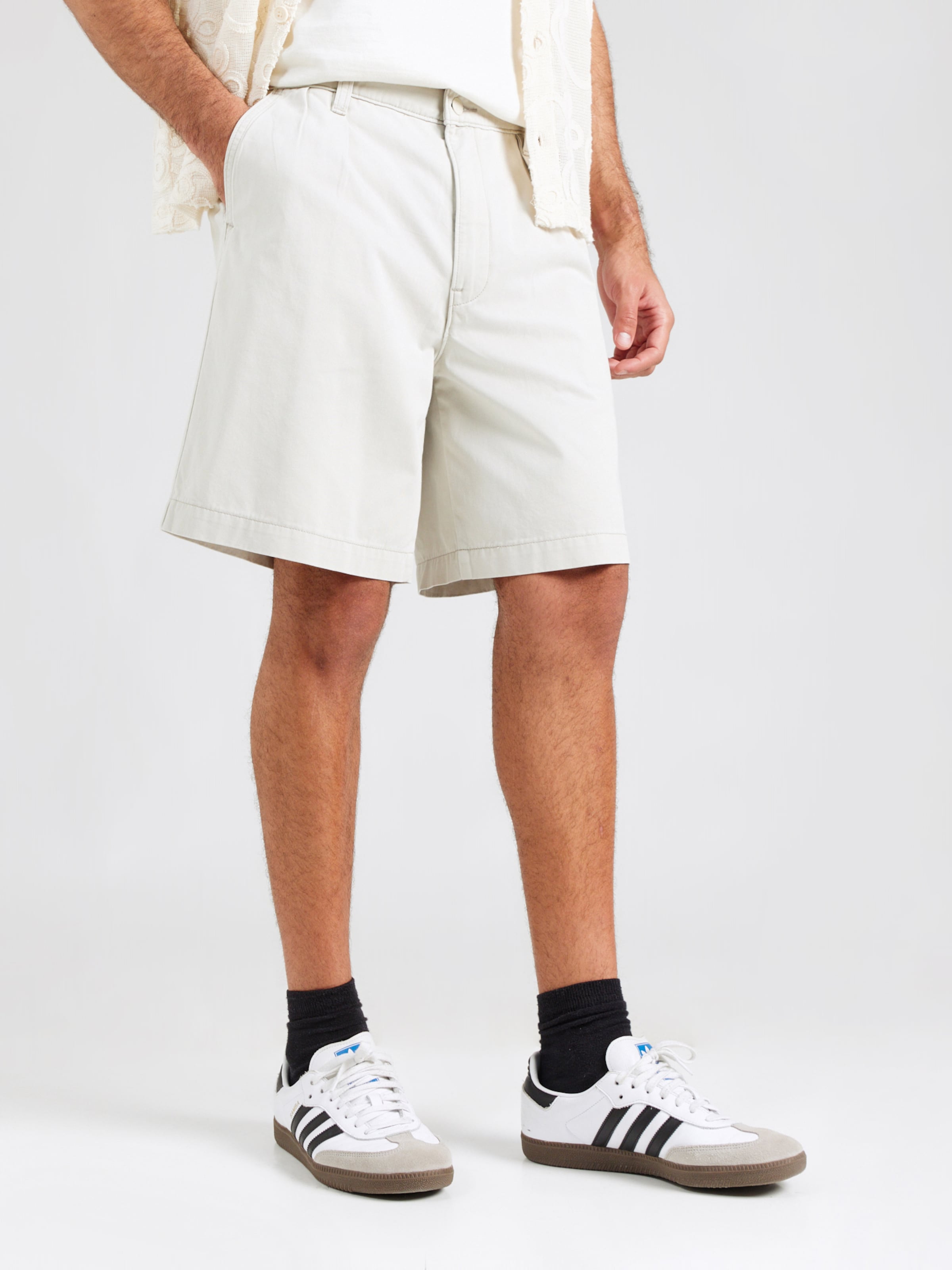 LEVI'S  Шорты с мешковатым кроем и складками 'Baggy Pleated Shorts' в светло-сером цвете — фото 3