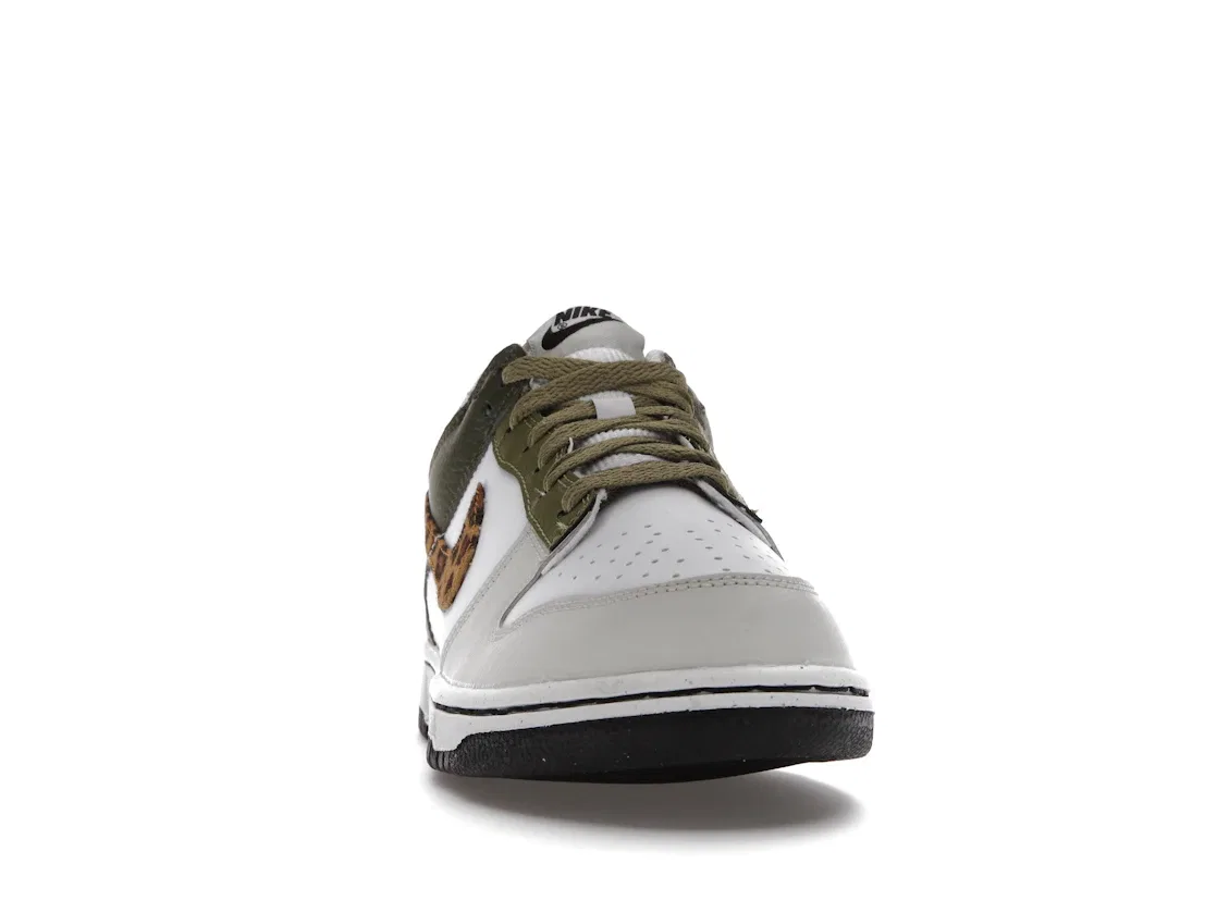 Детские кроссовки Lifestyle с принтом Nike Dunk Low Nike, White/Coconut Milk/Rough Green/Black — фото 2