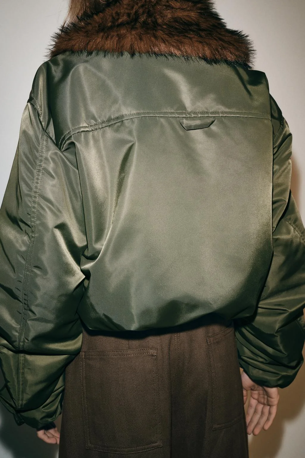 Куртка Zara Bomber Nylon Cuello Efecto Pelo ZW Collection, средне-зеленый — фото 2