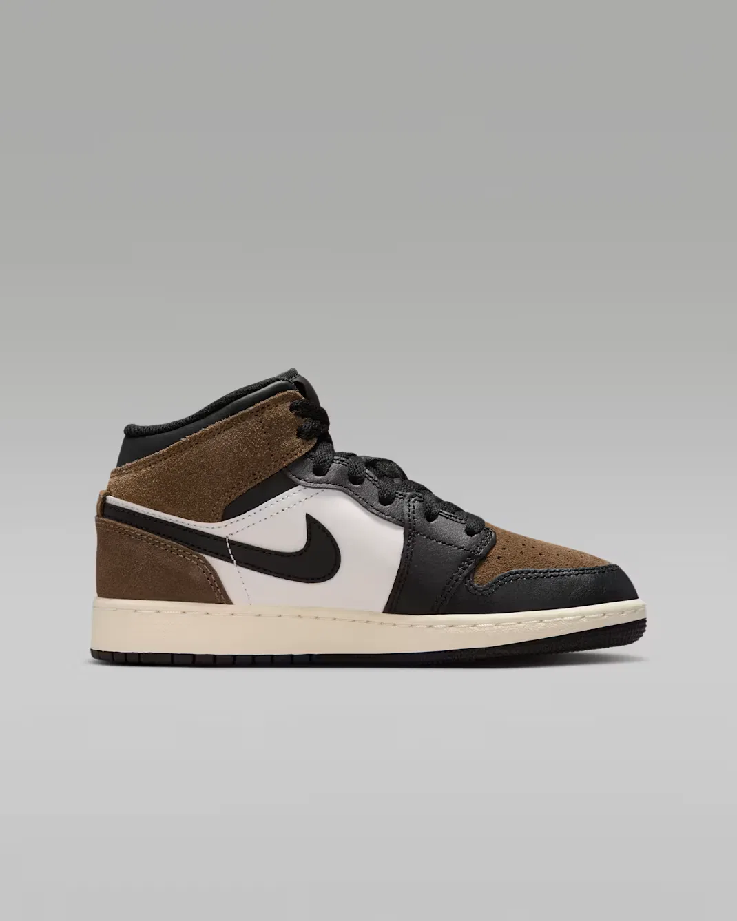 Кроссовки для детей постарше Air Jordan 1 Mid, Black/Palomino/University Red/Phantom — фото 3