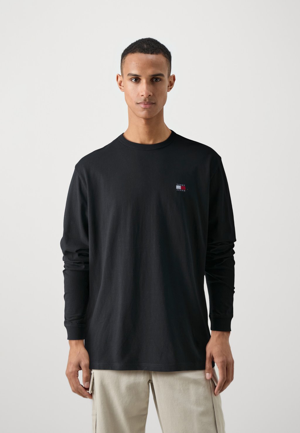 

Футболка с длинным рукавом BADGE TEE Tommy Jeans, черный