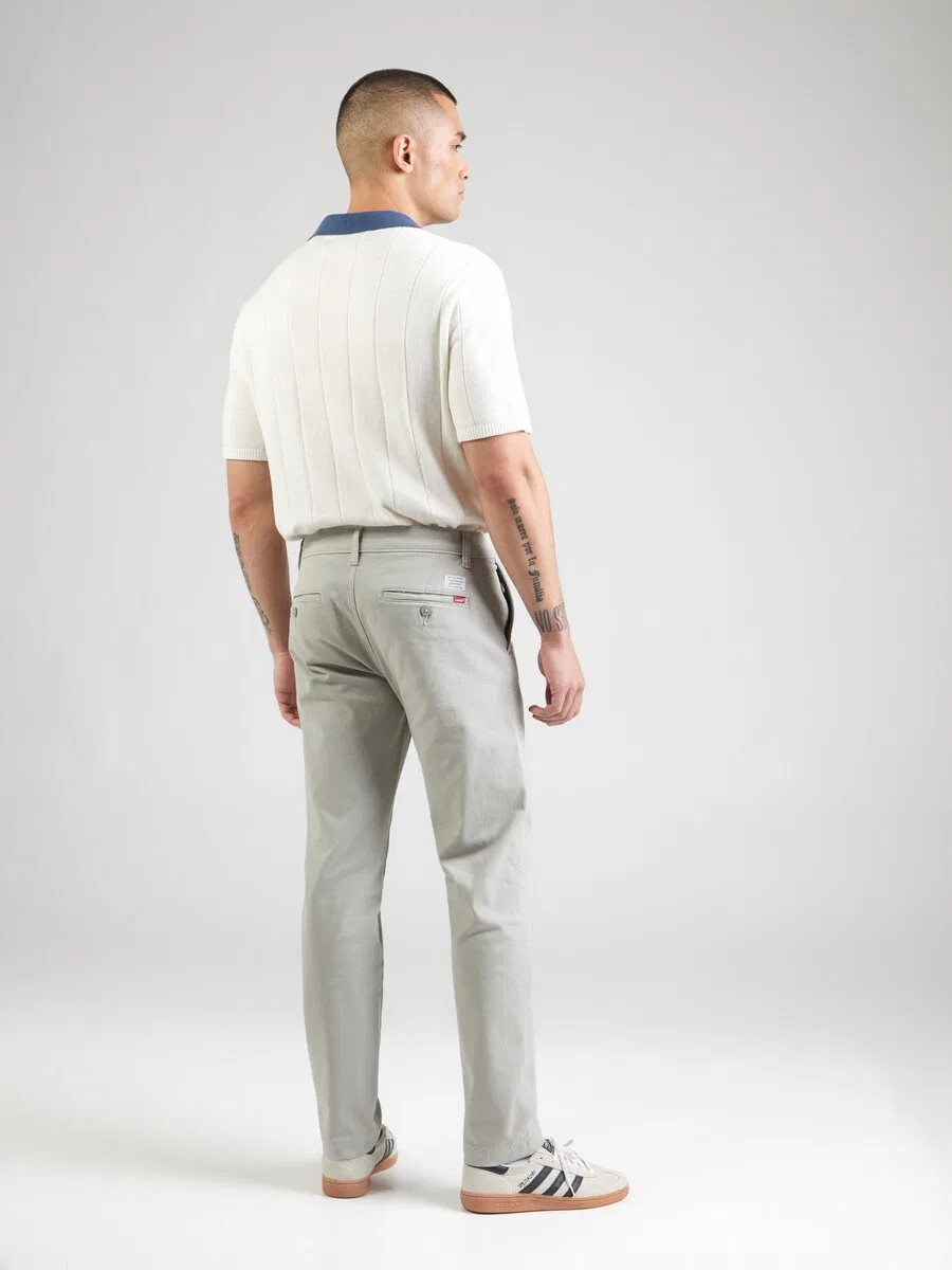 Брюки-чиносы LEVI'S зауженного кроя 'XX Chino Standard' светло-серого цвета — фото 4