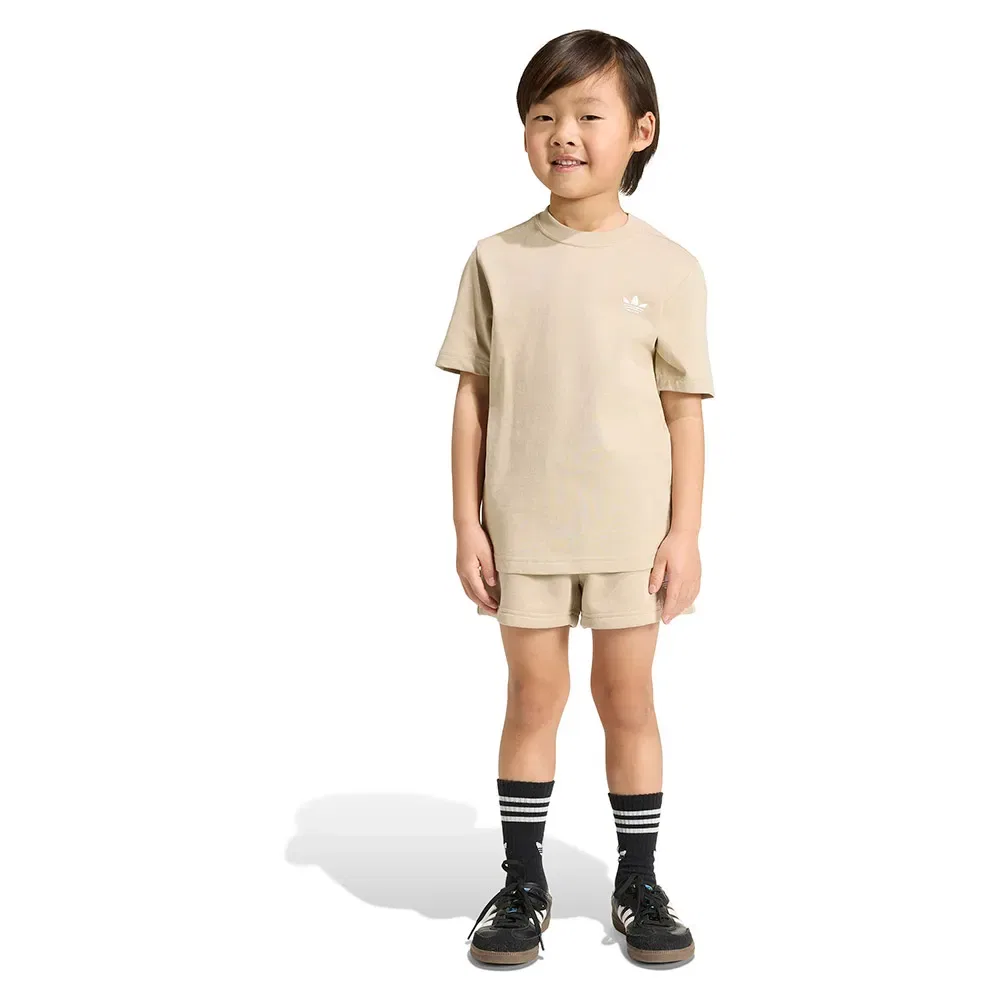 Комплект из шорт и футболки Adidas Originals, бежевый