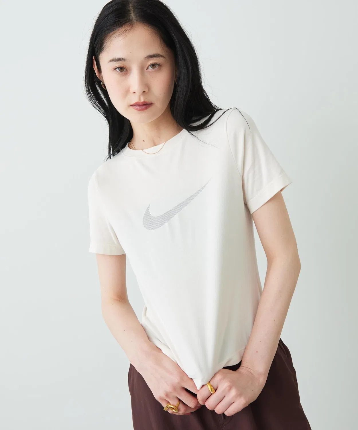 Женская футболка с принтом Nike Sportswear Slim Short-Sleeve Burnout Logo Top, Chalk — фото 4