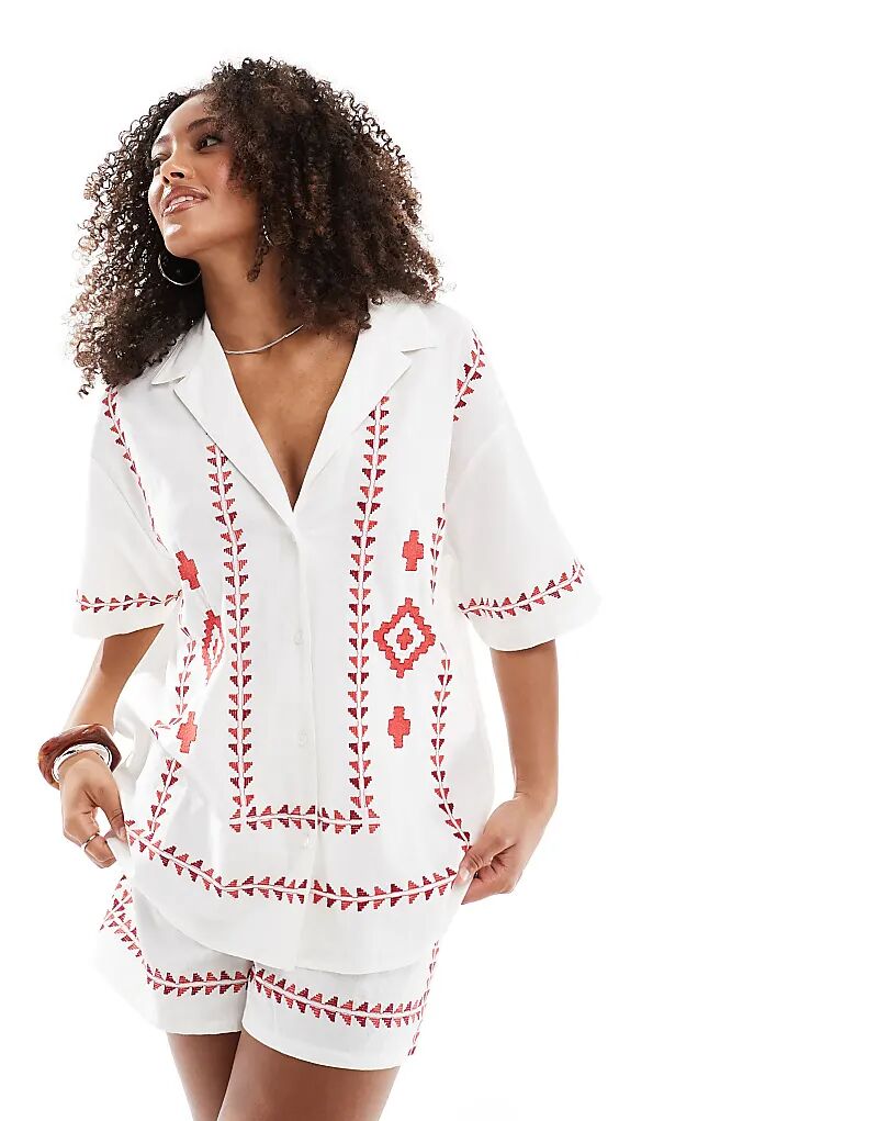 

Вышитая рубашка ASOS DESIGN красного и белого цветов