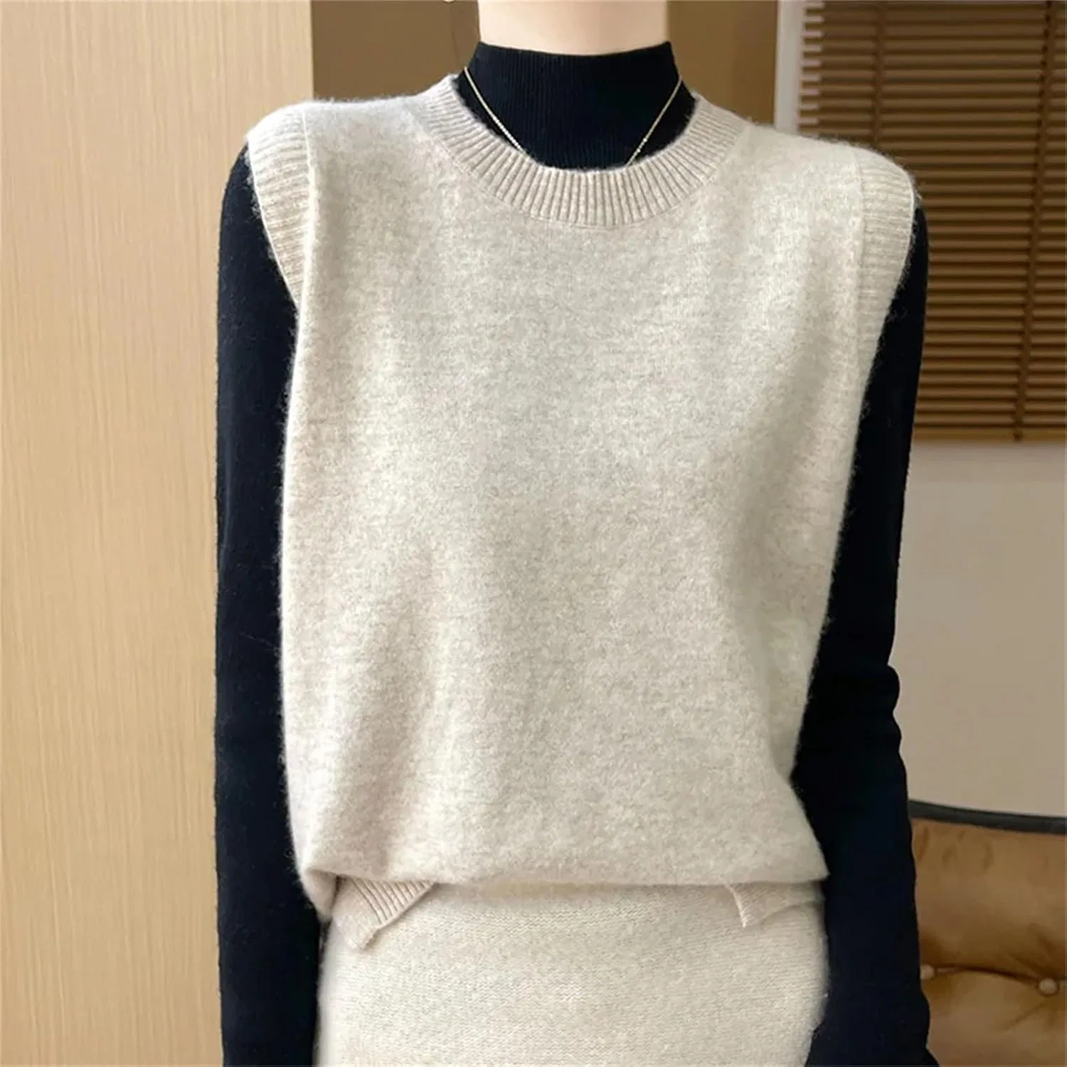 Женский жилет из шерсти мериноса, модель Vest, цвет Shen Hui — фото 2