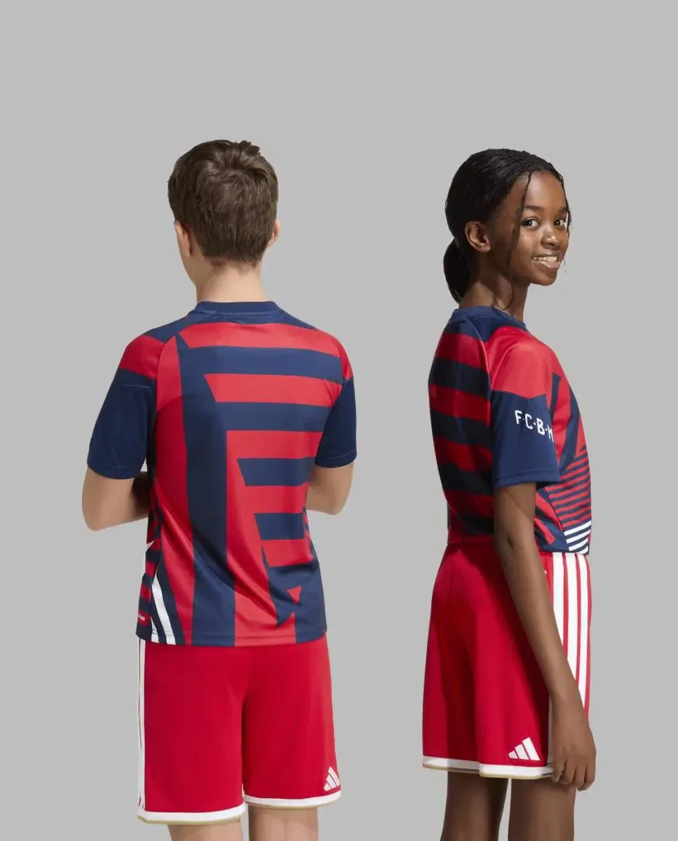 Детская футболка для мальчиков FC Bayern Munich 2026-2027 Pre-Match adidas, Azul Marino / Rojo — фото 2