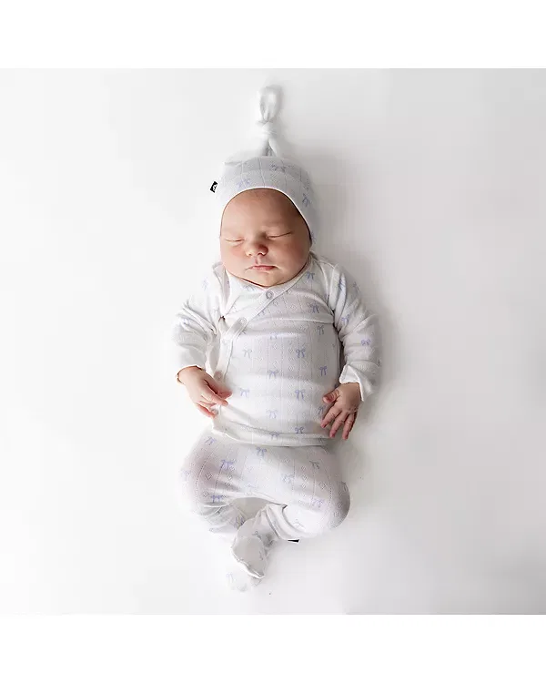 Детский комплект для новорожденных с пикотным краем Take Me Home Hat Top & Footed Pants Set Kyte Baby, Sweet Blue — фото 2