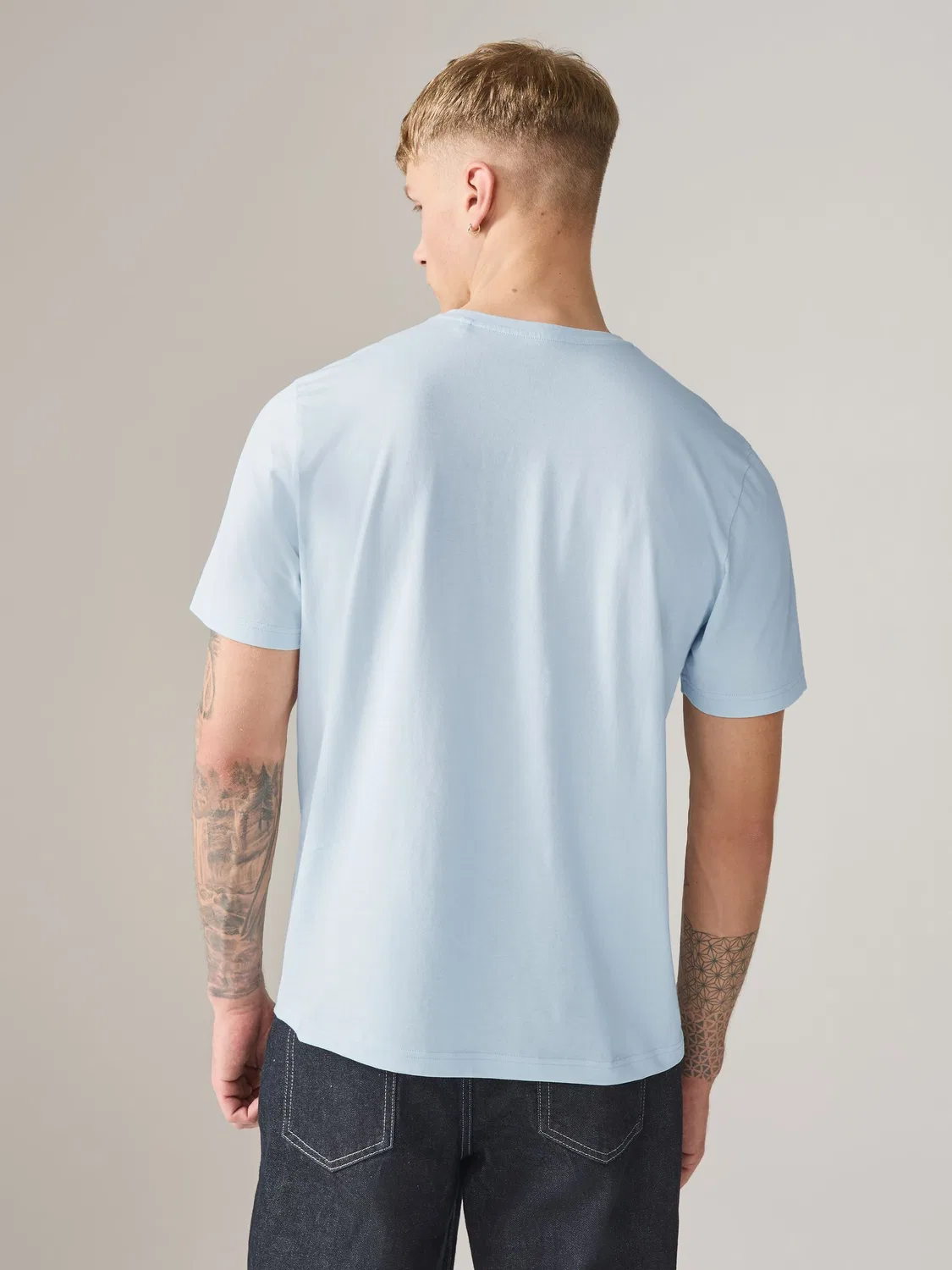 Футболка V-образный вырез Regular Fit Essential Next, ледяной синий — фото 3