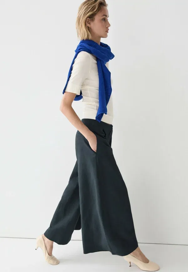 Брюки из вискозы и льна Flowing pleated wide-leg pants, Massimo Dutti, темно-синий — фото 4