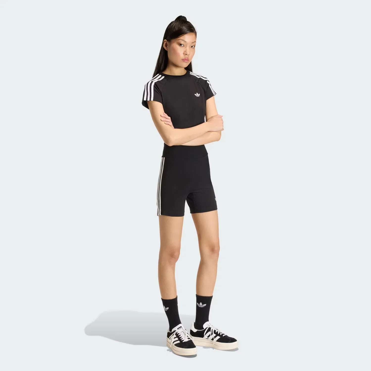 Женская футболка с U-образным вырезом SST Baby Tee Adidas Originals, черный — фото 4