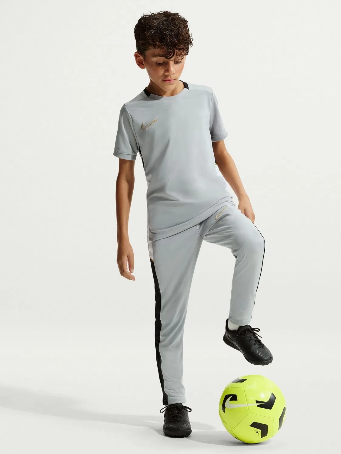 Футболка футбольная Nike Academy 25 Dri-FIT, черный/серый